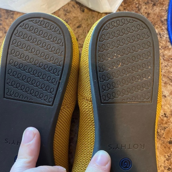 Sold Rothys marigold - Picture 7 of 7